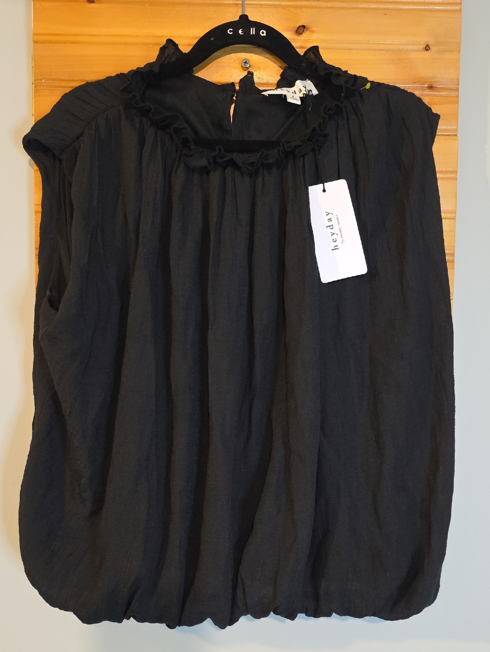 Heyday Blouse Size L NWT Black Sleeveless Ruffle Neck Drawstring Crinkle L